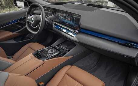 BMW 5 серия, 2025 год, 8 900 000 рублей, 18 фотография