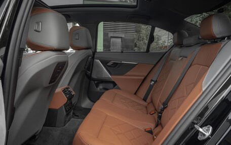 BMW 5 серия, 2025 год, 8 900 000 рублей, 23 фотография