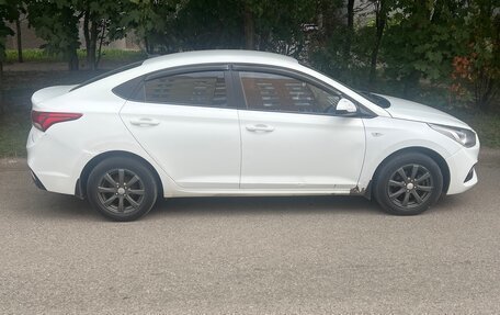 Hyundai Solaris II рестайлинг, 2018 год, 650 000 рублей, 3 фотография