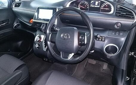 Toyota Sienta II, 2021 год, 1 710 000 рублей, 2 фотография