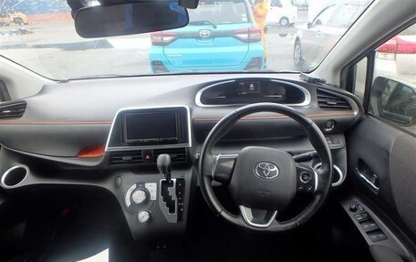Toyota Sienta II, 2021 год, 1 710 000 рублей, 12 фотография