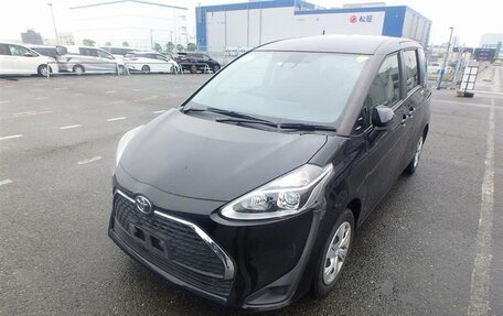 Toyota Sienta II, 2021 год, 1 710 000 рублей, 1 фотография