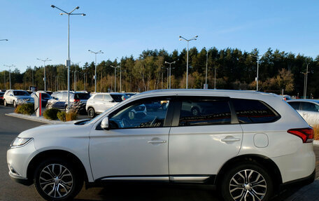 Mitsubishi Outlander III рестайлинг 3, 2016 год, 1 908 000 рублей, 5 фотография