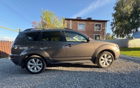 Mitsubishi Outlander III рестайлинг 3, 2011 год, 1 400 000 рублей, 4 фотография