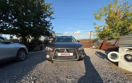 Mitsubishi Outlander III рестайлинг 3, 2011 год, 1 400 000 рублей, 2 фотография