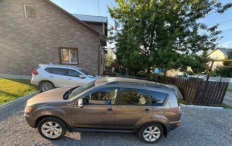 Mitsubishi Outlander III рестайлинг 3, 2011 год, 1 400 000 рублей, 8 фотография