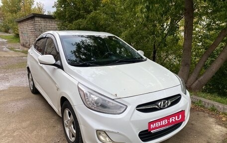 Hyundai Solaris II рестайлинг, 2013 год, 780 000 рублей, 2 фотография