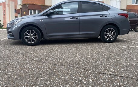 Hyundai Solaris II рестайлинг, 2019 год, 1 390 000 рублей, 2 фотография