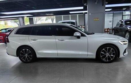Volvo V60 II, 2021 год, 2 535 007 рублей, 2 фотография
