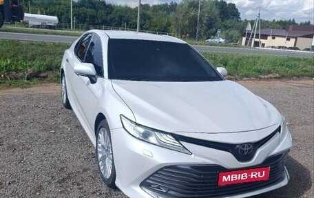 Toyota Camry, 2019 год, 2 950 000 рублей, 1 фотография