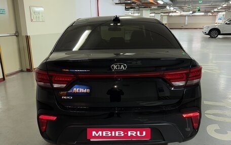 KIA Rio IV, 2018 год, 1 300 000 рублей, 2 фотография