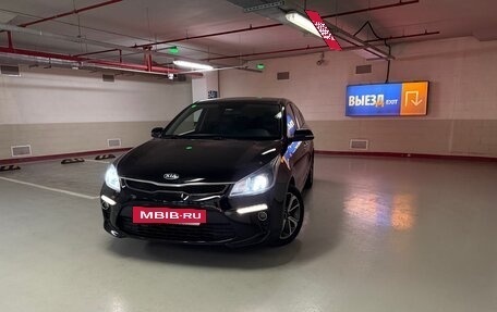 KIA Rio IV, 2018 год, 1 300 000 рублей, 4 фотография