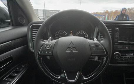 Mitsubishi Outlander III рестайлинг 3, 2015 год, 2 359 000 рублей, 19 фотография