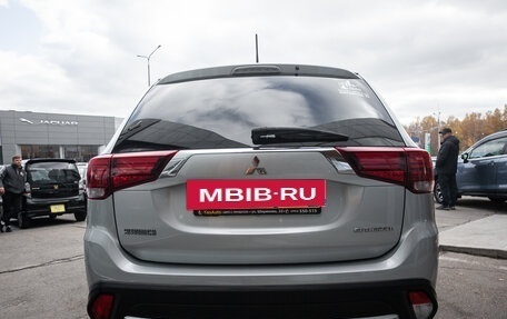 Mitsubishi Outlander III рестайлинг 3, 2015 год, 2 359 000 рублей, 7 фотография