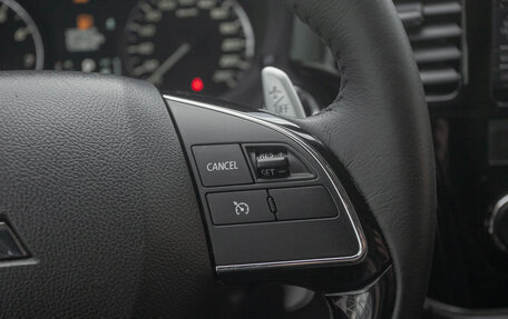 Mitsubishi Outlander III рестайлинг 3, 2015 год, 2 359 000 рублей, 13 фотография