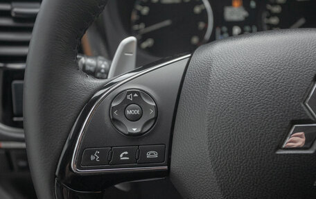 Mitsubishi Outlander III рестайлинг 3, 2015 год, 2 359 000 рублей, 12 фотография