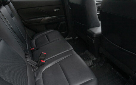 Mitsubishi Outlander III рестайлинг 3, 2015 год, 2 359 000 рублей, 17 фотография