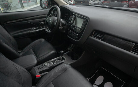Mitsubishi Outlander III рестайлинг 3, 2015 год, 2 359 000 рублей, 20 фотография