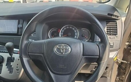 Toyota ISis I, 2014 год, 1 234 000 рублей, 11 фотография