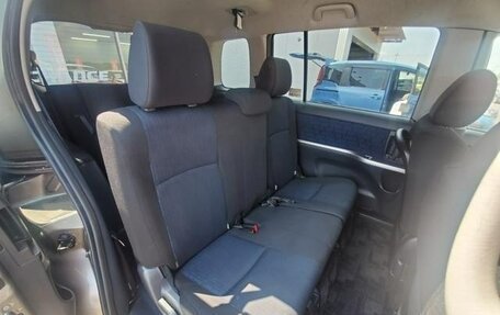 Toyota ISis I, 2014 год, 1 234 000 рублей, 23 фотография