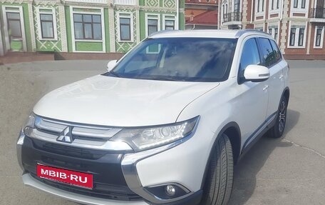 Mitsubishi Outlander III рестайлинг 3, 2015 год, 1 800 000 рублей, 1 фотография