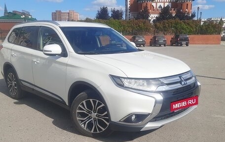 Mitsubishi Outlander III рестайлинг 3, 2015 год, 1 800 000 рублей, 4 фотография