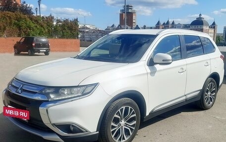Mitsubishi Outlander III рестайлинг 3, 2015 год, 1 800 000 рублей, 2 фотография