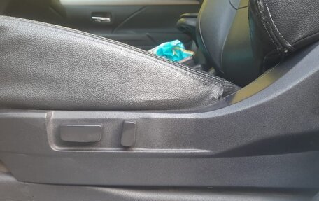 Mitsubishi Outlander III рестайлинг 3, 2015 год, 1 800 000 рублей, 10 фотография