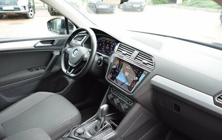 Volkswagen Tiguan II, 2017 год, 2 679 000 рублей, 18 фотография