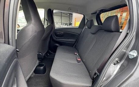 Toyota Vitz, 2020 год, 750 000 рублей, 12 фотография