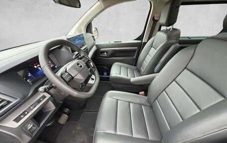 Opel Zafira Life I, 2024 год, 6 990 000 рублей, 9 фотография