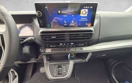 Opel Zafira Life I, 2024 год, 6 990 000 рублей, 16 фотография