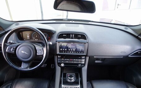 Jaguar F-Pace, 2016 год, 2 490 000 рублей, 10 фотография