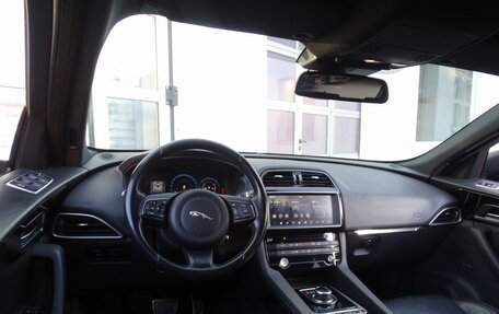 Jaguar F-Pace, 2016 год, 2 490 000 рублей, 13 фотография