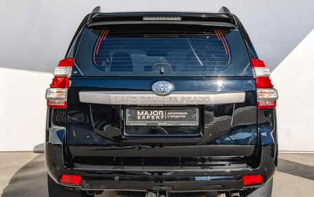 Toyota Land Cruiser Prado 150 рестайлинг 2, 2015 год, 3 790 000 рублей, 6 фотография
