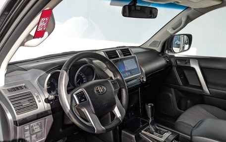 Toyota Land Cruiser Prado 150 рестайлинг 2, 2015 год, 3 790 000 рублей, 15 фотография