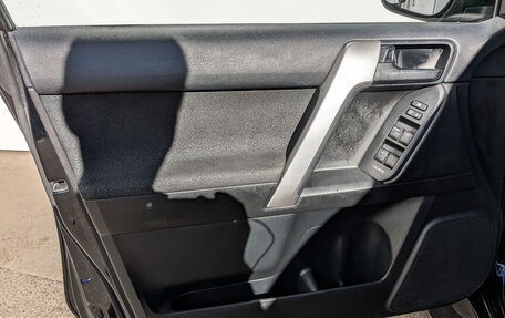 Toyota Land Cruiser Prado 150 рестайлинг 2, 2015 год, 3 790 000 рублей, 19 фотография