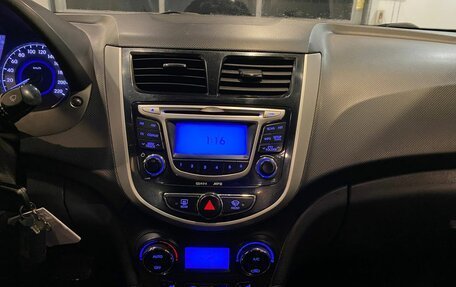 Hyundai Solaris II рестайлинг, 2012 год, 750 000 рублей, 13 фотография