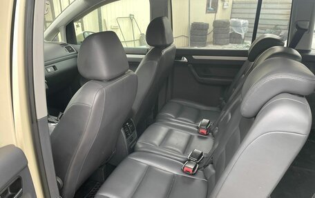 Volkswagen Touran III, 2011 год, 1 270 000 рублей, 4 фотография