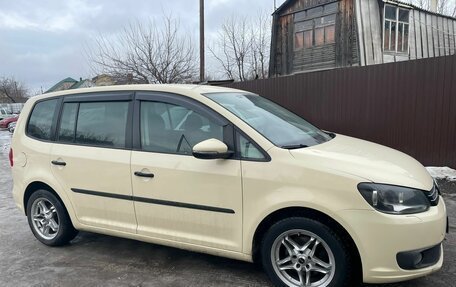 Volkswagen Touran III, 2011 год, 1 270 000 рублей, 2 фотография
