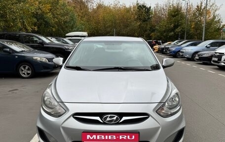 Hyundai Solaris II рестайлинг, 2011 год, 900 000 рублей, 1 фотография