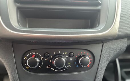 Renault Logan II, 2015 год, 550 000 рублей, 10 фотография
