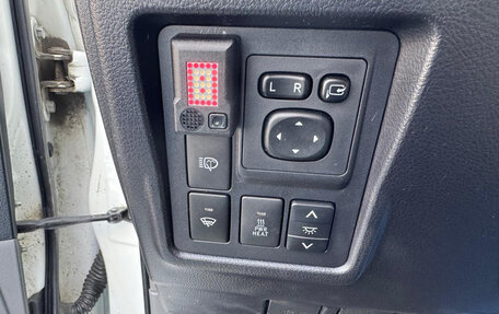 Toyota Land Cruiser Prado 150 рестайлинг 2, 2013 год, 2 040 000 рублей, 6 фотография