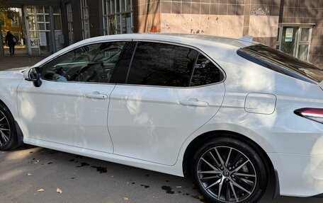 Toyota Camry, 2022 год, 3 730 000 рублей, 2 фотография
