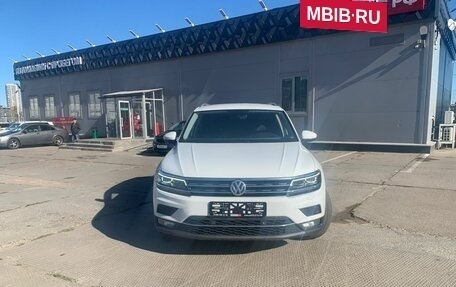 Volkswagen Tiguan II, 2018 год, 2 446 400 рублей, 2 фотография