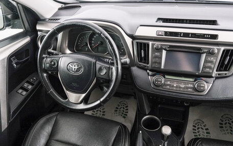 Toyota RAV4, 2015 год, 2 299 000 рублей, 10 фотография