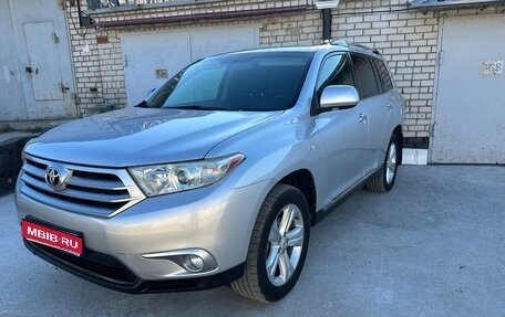 Toyota Highlander III, 2011 год, 1 780 000 рублей, 1 фотография