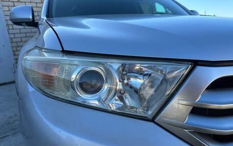 Toyota Highlander III, 2011 год, 1 780 000 рублей, 3 фотография