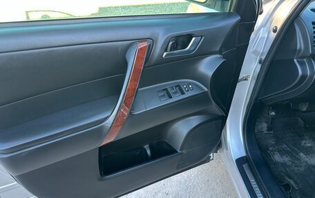 Toyota Highlander III, 2011 год, 1 780 000 рублей, 7 фотография