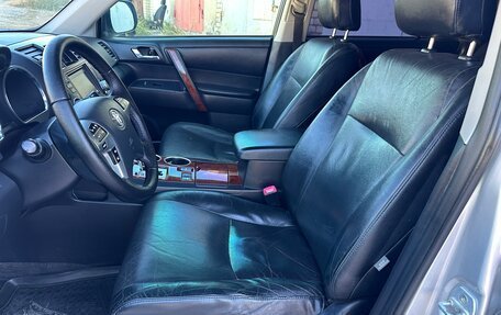 Toyota Highlander III, 2011 год, 1 780 000 рублей, 6 фотография
